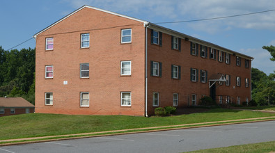 Waters at James Crossing in Lynchburg, VA - Building Photo - Building Photo