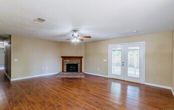 5822 Moores Creek in San Antonio, TX - Building Photo - Building Photo