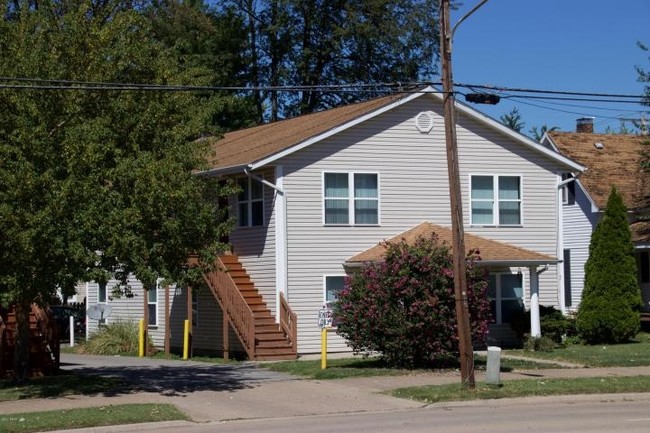 902-908 W Mill St in Carbondale, IL - Foto de edificio - Building Photo