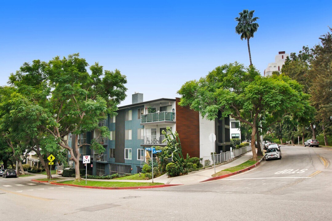 8300 De Longpre in West Hollywood, CA - Building Photo