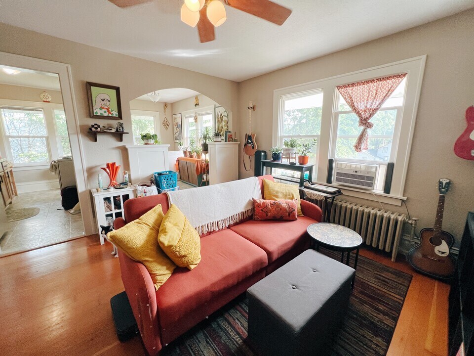 1106 Bush St, Unit 2 in Red Wing, MN - Foto de edificio