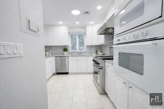 ORBIT LANE, Unit 1 in Staten Island, NY - Building Photo - Building Photo
