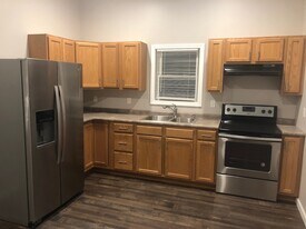 69 Hampshire St, Unit 3 in Auburn, ME - Building Photo