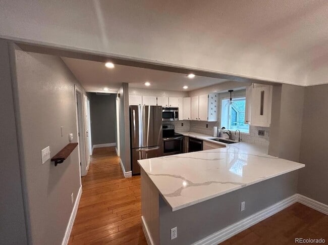 property at 2820 S Acoma St