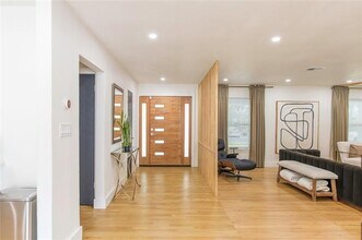 729 Bizerte Ave in Dallas, TX - Building Photo - Building Photo