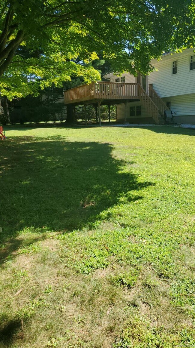 12 Van Gogh Ln in Airmont, NY - Building Photo - Building Photo