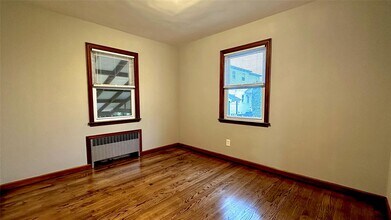 42 Wolfle St in Glen Cove, NY - Foto de edificio - Building Photo