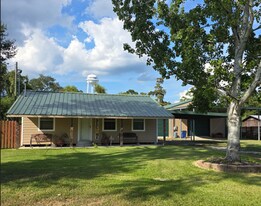 1920 Houston St in West Orange, TX - Building Photo