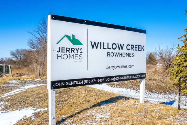 Willow Creek Rowhomes in West Des Moines, IA - Foto de edificio - Building Photo