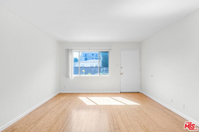 11826 Washington Pl in Los Angeles, CA - Building Photo - Building Photo