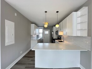 3946 N Janssen Ave in Chicago, IL - Building Photo - Building Photo