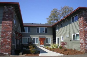 Gladstone Terrace Apartments in Portland, OR - Building Photo - Building Photo