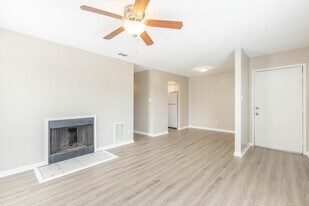 Blake's Crossing Apartments in Biloxi, MS - Building Photo