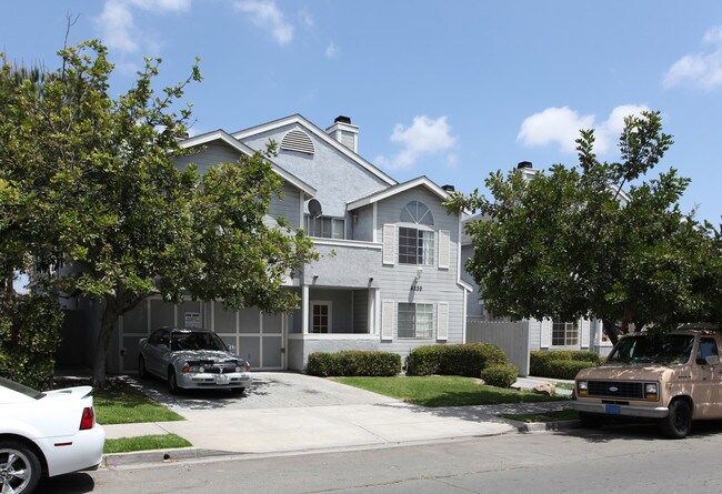 4235-4239 Menlo Ave in San Diego, CA - Foto de edificio - Building Photo