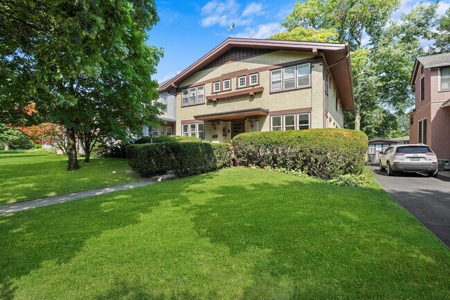 153 Barrypoint Rd, Unit Barry1stfloor in Riverside, IL - Foto de edificio - Building Photo