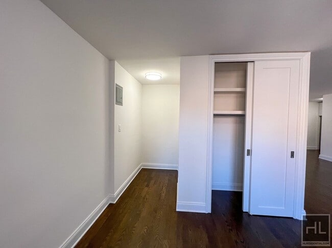 E 16 ST, Unit 17G in New York, NY - Building Photo - Building Photo
