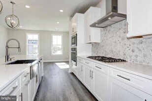 12923 Sunrise Ridge Aly in Herndon, VA - Building Photo
