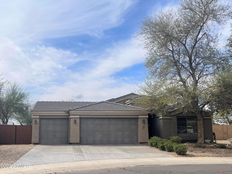 2009 N Pablo Ct, Unit 1B302 in Casa Grande, AZ - Foto de edificio