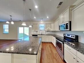 6835 Thistle Down Dr in Harrisburg, NC - Foto de edificio - Building Photo