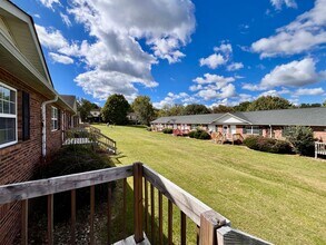 6125 Kingsport Hwy in Gray, TN - Foto de edificio - Building Photo