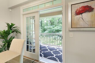 1910 Cedar Glenn Way in Atlanta, GA - Foto de edificio - Building Photo