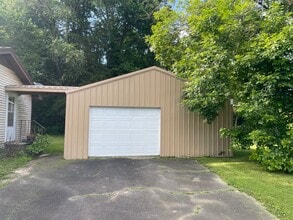 1284 KY-80 in Russell Springs, KY - Building Photo - Building Photo