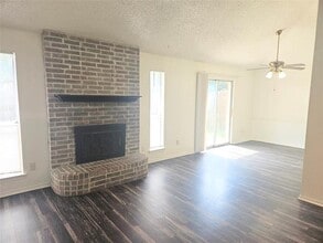 7601 Creekmoor Dr in Fort Worth, TX - Foto de edificio - Building Photo