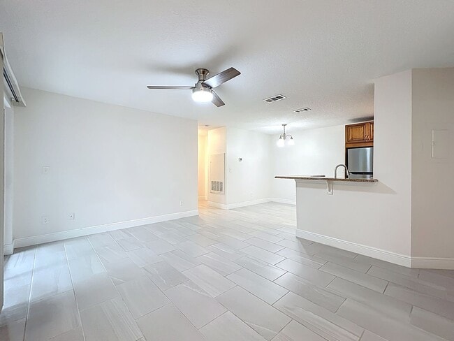 2580 Grassy Point Dr in Lake Mary, FL - Building Photo - Building Photo