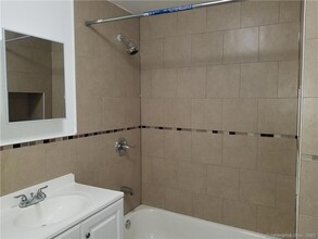 117 Southview St, Unit 3 in Waterbury, CT - Building Photo - Building Photo
