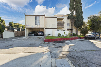 6828 Fulton Ave in North Hollywood, CA - Building Photo - Building Photo