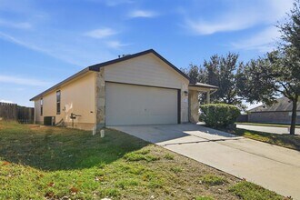 177 Pebble Creek Ln in Buda, TX - Building Photo - Building Photo