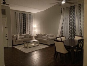 15620 N 14th Dr in Phoenix, AZ - Foto de edificio - Building Photo
