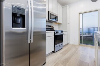 600 Carriage Hill Dr in Las Vegas, NV - Building Photo - Building Photo