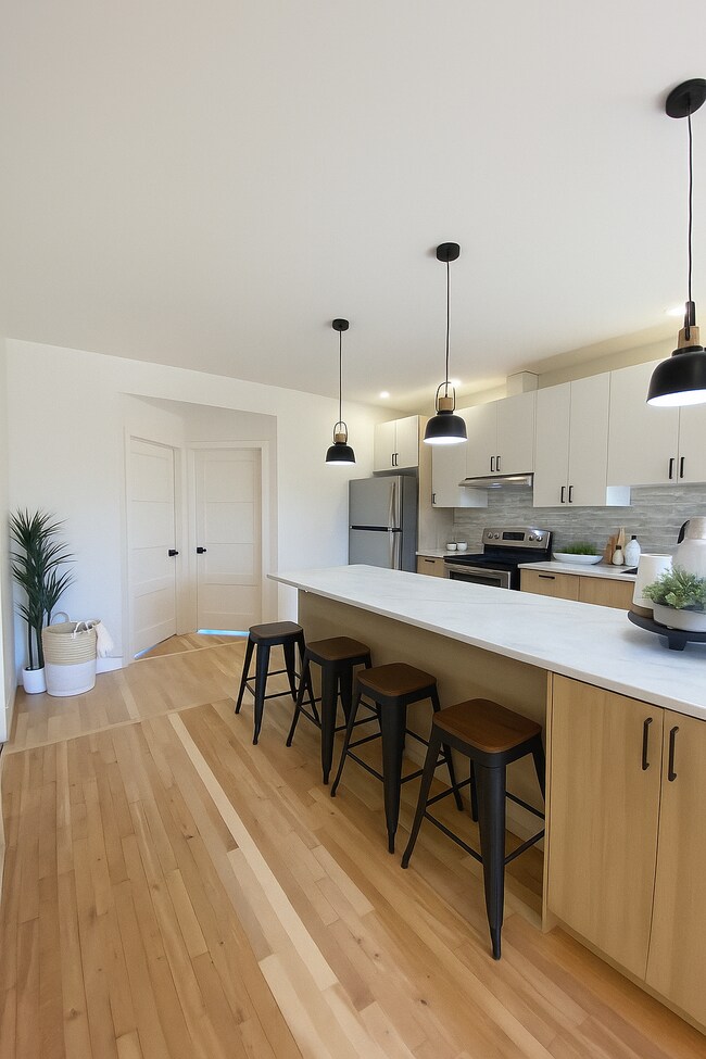 329 Moffat Rue in Verdun, QC - Building Photo - Building Photo