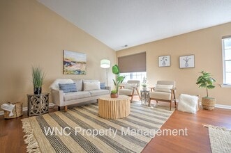 302 Creeks End Cir in Mills River, NC - Building Photo - Building Photo