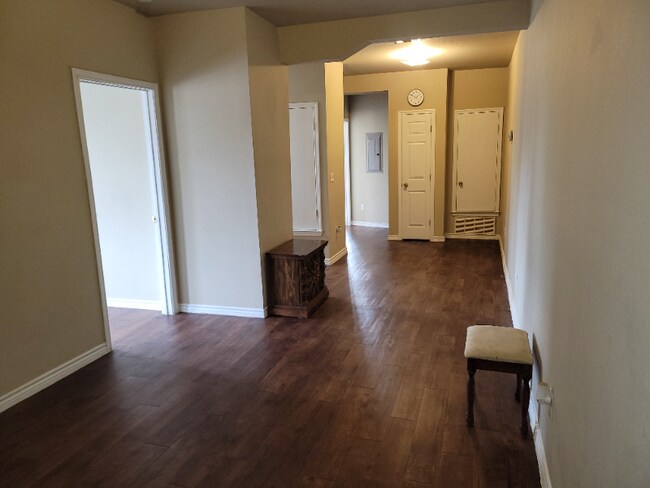 354 E Southcross in San Antonio, TX - Building Photo - Building Photo