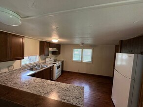 85 Young Rd in Huntsville, TX - Foto de edificio - Building Photo