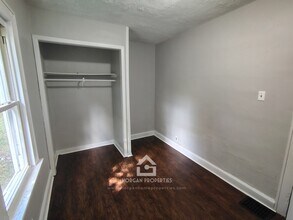 1325 W 10th St, Unit 1325 in Anderson, IN - Foto de edificio - Building Photo