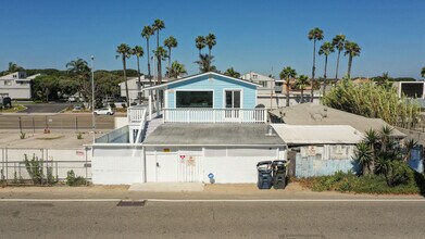 17165 Pacific Coast Hwy in Huntington Beach, CA - Foto de edificio - Building Photo