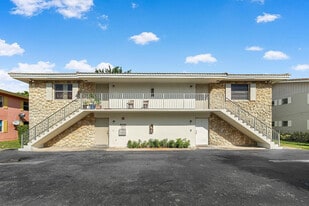 4341 Riverside Dr in Coral Springs, FL - Building Photo