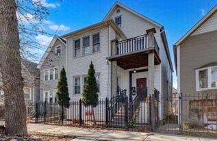 1714 N Troy St, Unit Apt 1 in Chicago, IL - Building Photo