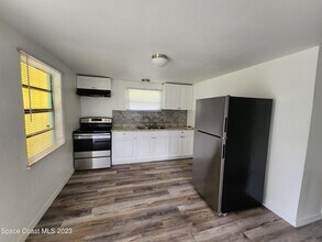 72 Bossieux Blvd in Melbourne, FL - Foto de edificio - Building Photo