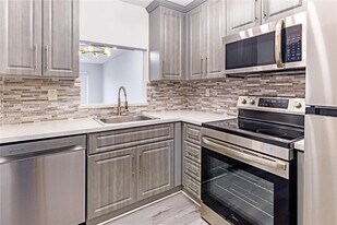 365 NE 125th St in North Miami, FL - Building Photo