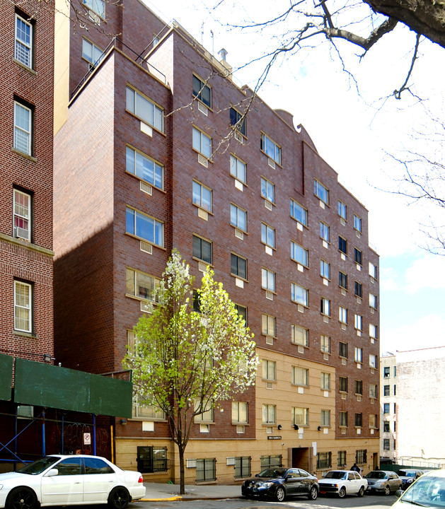 128 E Clarke Pl in Bronx, NY - Foto de edificio