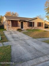 102 Thompson Loop in Lafayette, LA - Building Photo - Building Photo