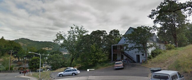 459-459 SE Dos Gatos Ct in Roseburg, OR - Building Photo - Building Photo