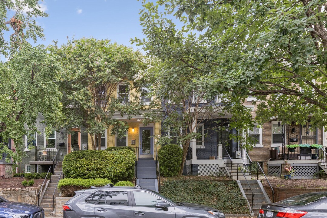 1169 Abbey Pl NE in Washington, DC - Foto de edificio