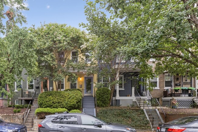 property at 1169 Abbey Pl NE