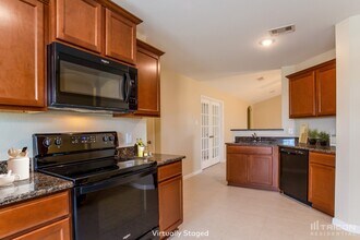 928 American Monarch Dr in La Marque, TX - Building Photo - Building Photo