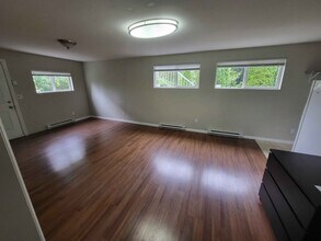 290 Montgomery St in Coquitlam, BC - Building Photo - Building Photo